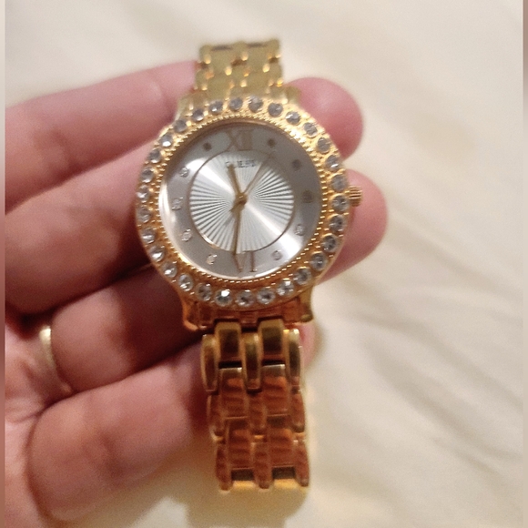 Guess Ladies Watch Gold-tone Crystal Silver Dial Rose - Picture 2 of 10